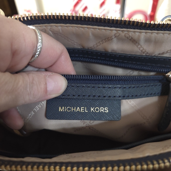 LIKE NEW Michael Kors Navy/Red/White Crossbody Wallet Cardcase - Picture 11 of 12